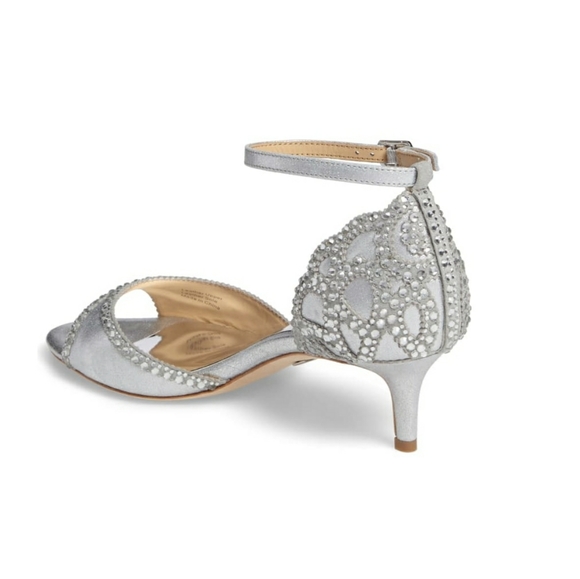 Stunning Badgley Mischka Silver D'Orsay Sandals - Picture 6 of 7